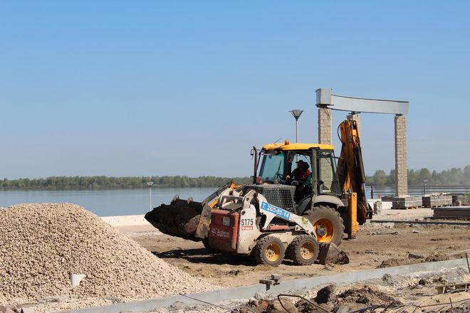 За синим забором: реконструкция Нижне-Волжской набережной близится к завершению (ФОТО) - фото 10