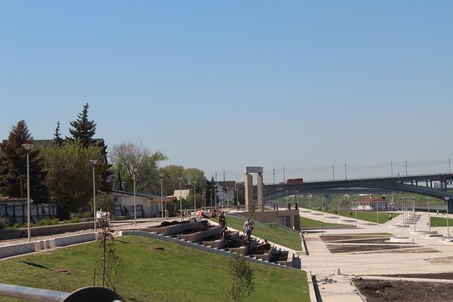 За синим забором: реконструкция Нижне-Волжской набережной близится к завершению (ФОТО) - фото 28