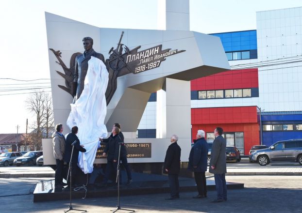 В Нижегородской области установили памятник первому директору Арзамасского приборостроительного завода - фото 2