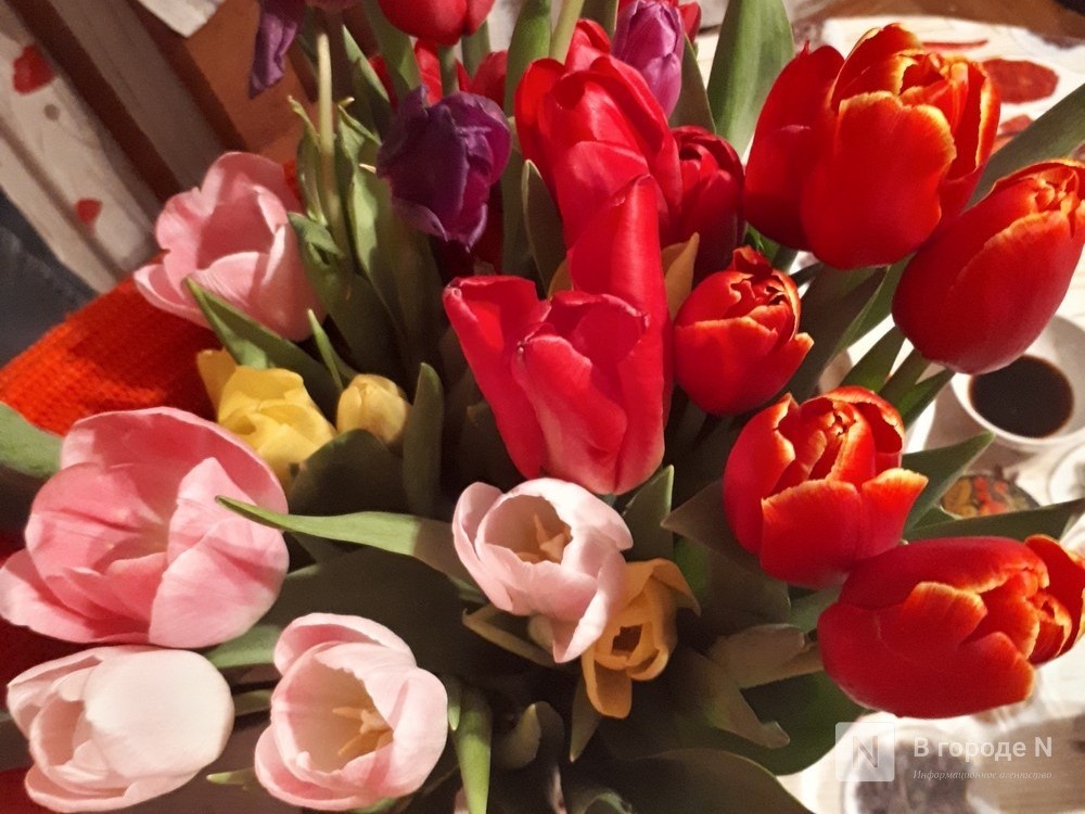 Цветы, эмоции и вдохновение: искусственный интеллект предложил идеи подарков на 8 марта - фото 1