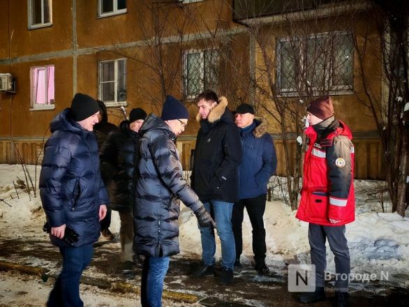 Фоторепортаж: как чистят дороги в Нижнем Новгороде после мощных снегопадов - фото 11