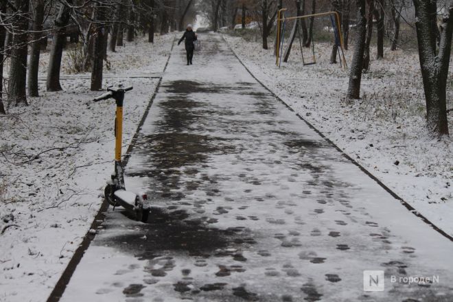 Фоторепортаж: как Нижний Новгород переживает снежную бурю 1 ноября - фото 73