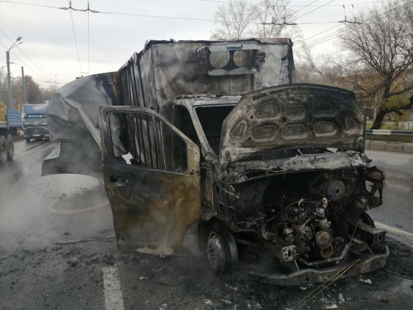 &laquo;ГАЗель&raquo; сгорела на дороге в Московском районе - фото 4