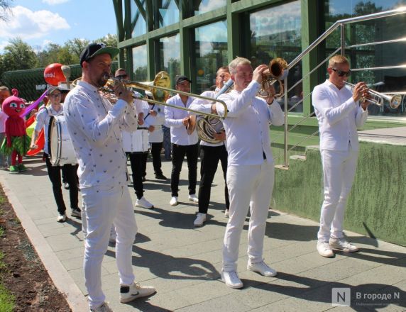 Попкорн и шаурма вышли на костюмированный парад фестиваля Ивлева в Нижнем Новгороде - фото 39