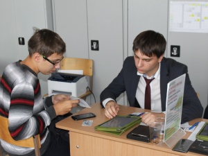 Студентам ННГАСУ выдали карты МИР