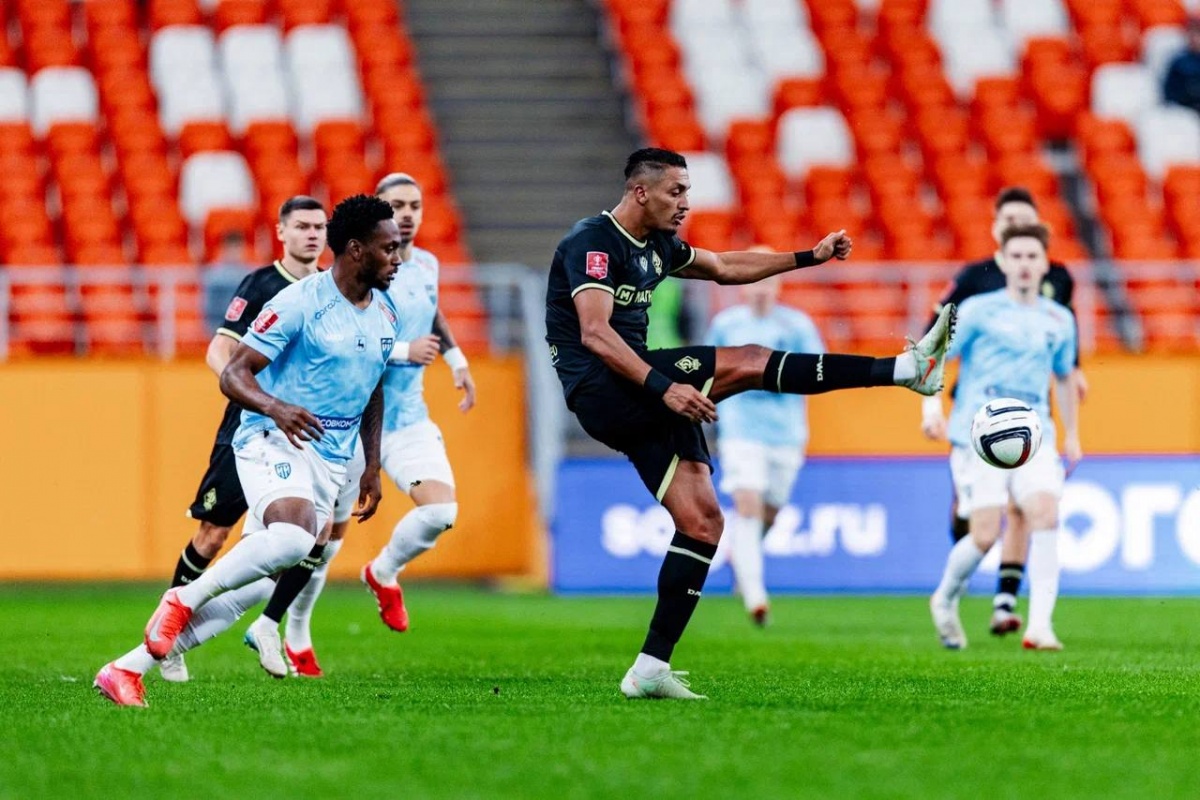 &laquo;Пари НН&raquo; пропустил два мяча от ФК &laquo;Динамо Махачкала&raquo;, играя в большинстве - фото 1