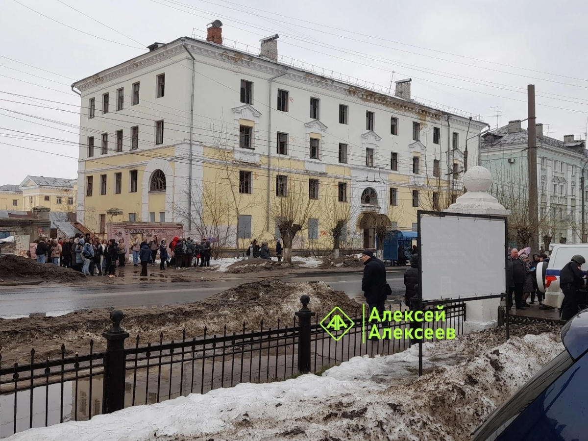 Эвакуации снова проводятся в учебных заведениях Нижнего Новгорода - фото 1