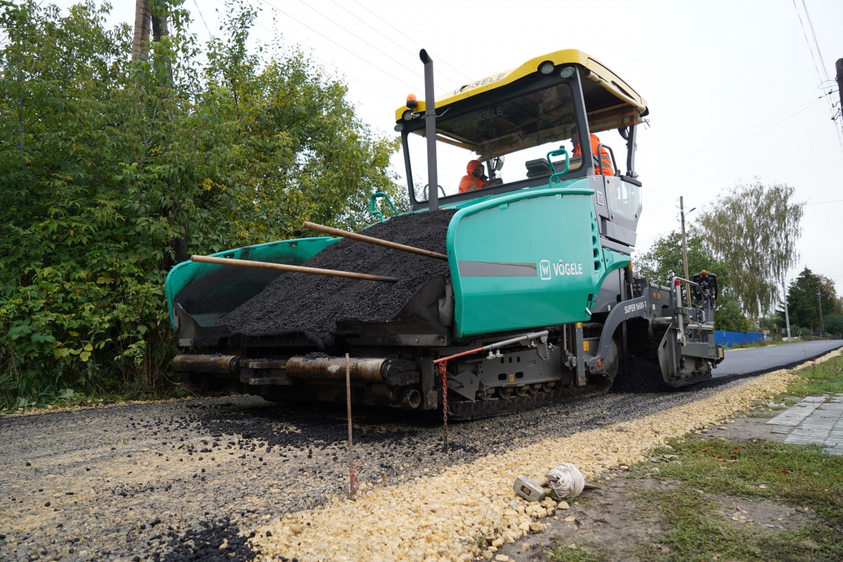 Более 13,7 км поселковых дорог заасфальтировали в Дзержинске за четыре года