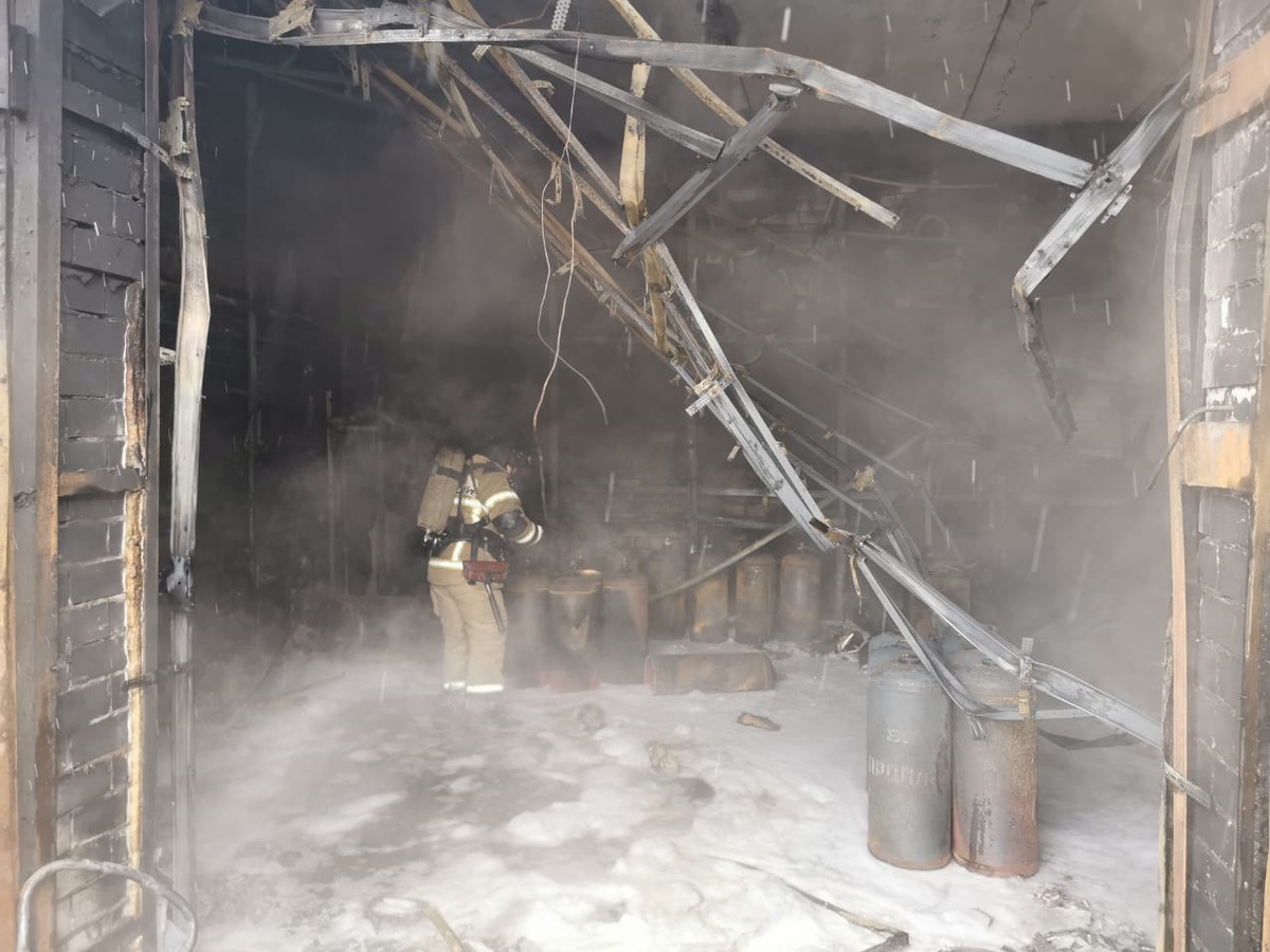Один человек пострадал на пожаре в складском помещении в Нижнем Новгороде - фото 1