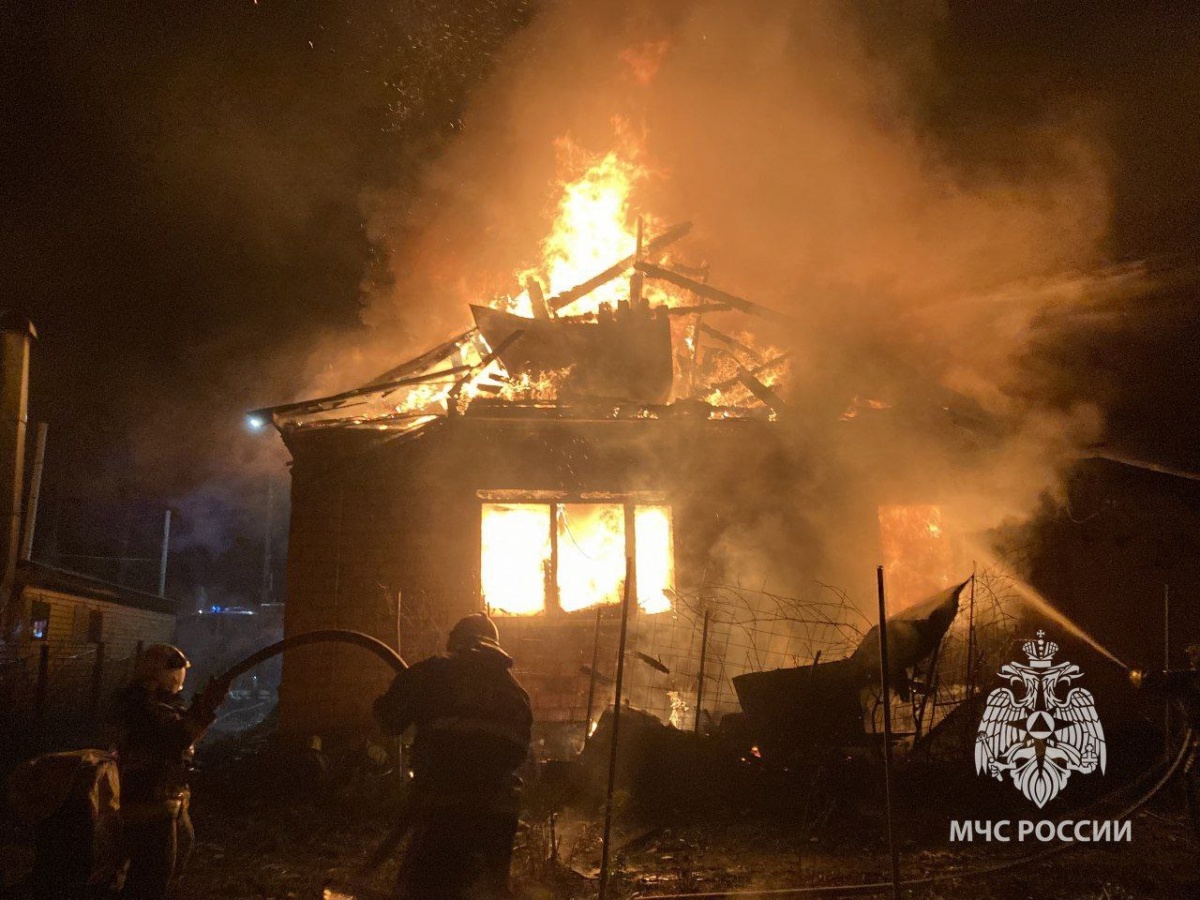 Два неосторожных курильщика погибли на пожаре в Кстове - фото 1