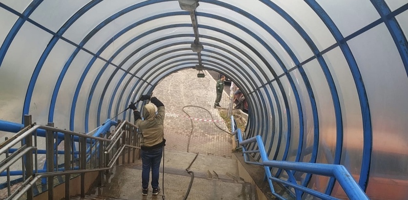 Надземный переход в Нижнем Новгороде очистили по просьбам жителей - фото 1