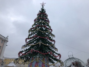 На площади Минина идет подготовка к новогодним праздникам (ФОТО)