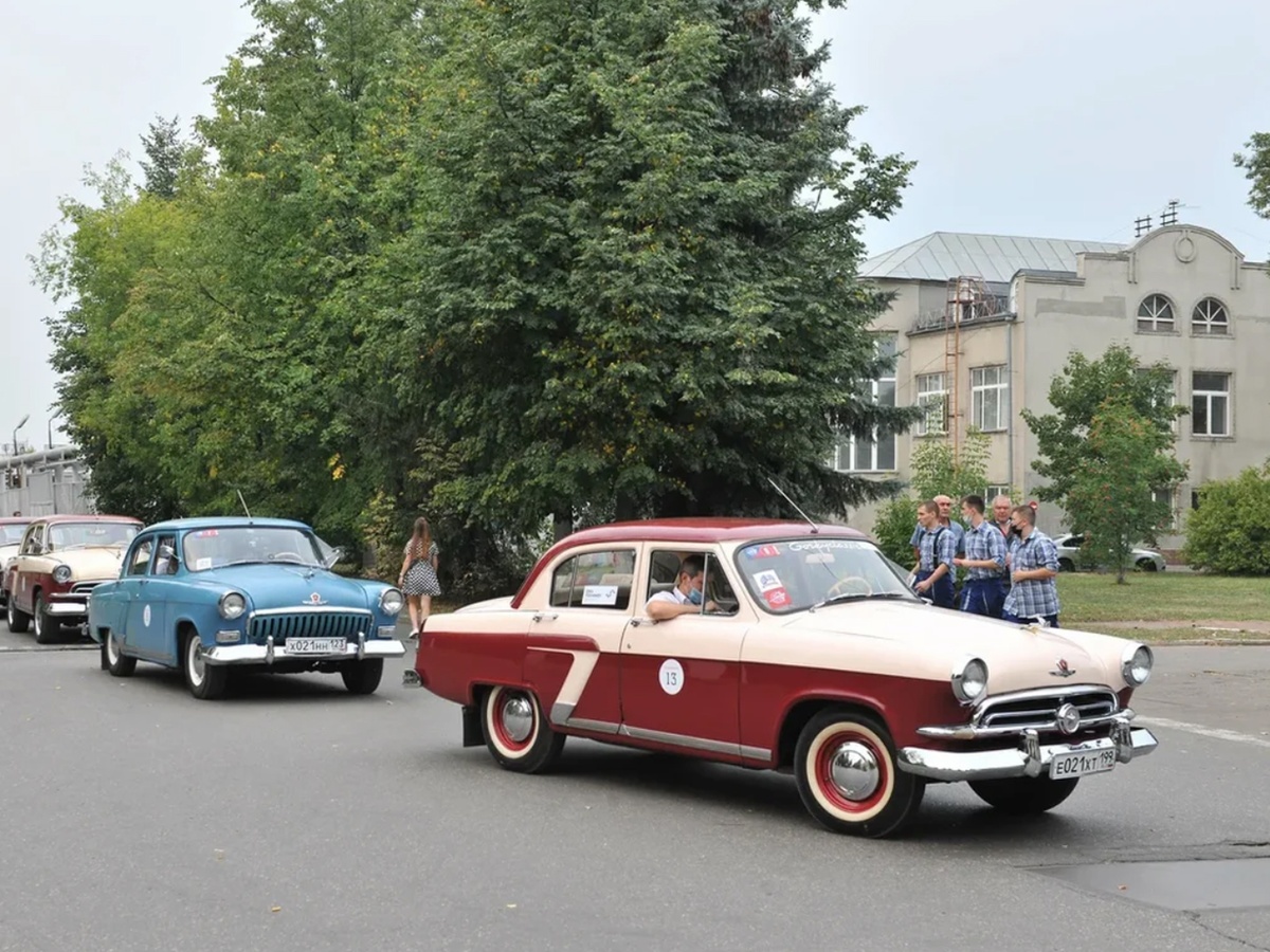Парад классических автомобилей прошел в Нижнем Новгороде - фото 4