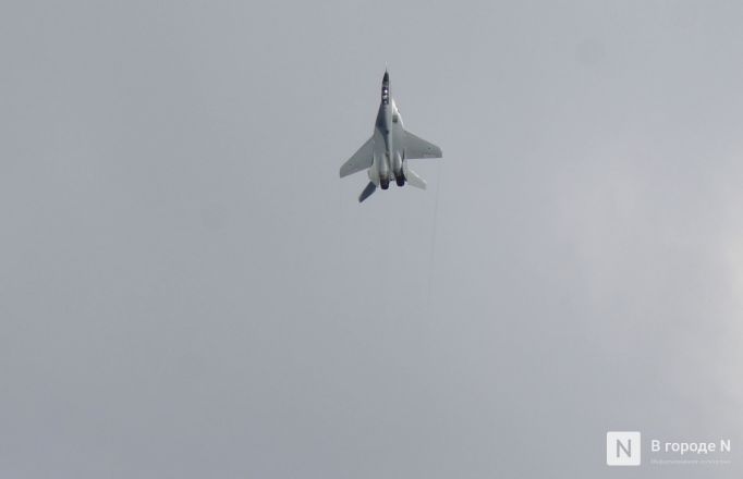 Фоторепортаж: парад в честь 80-й годовщины Победы прошел в Нижнем Новгороде - фото 183