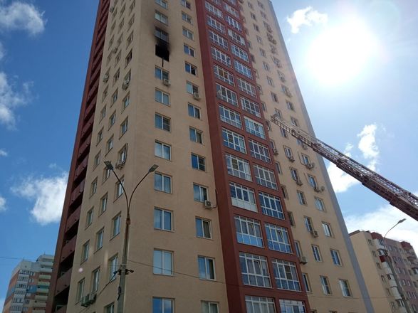 Более 30 человек эвакуировали из-за пожара в многоэтажке в Советском районе - фото 3