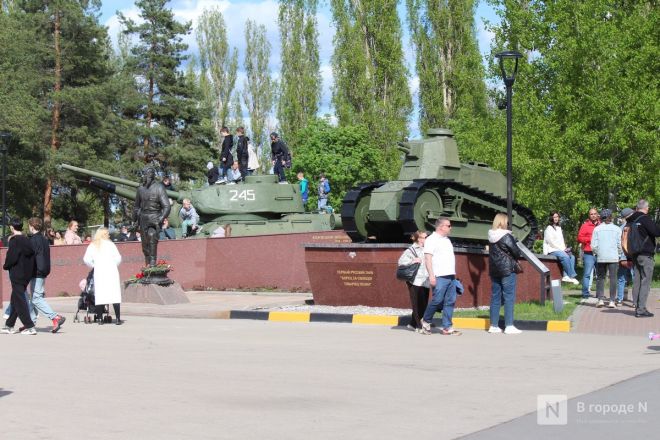 Без парада и салюта: как прошел День Победы в Нижнем Новгороде — фоторепортаж - фото 107