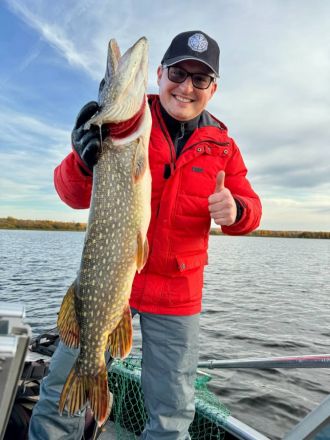 Глава Минсоцполитики Игорь Седых поймал крупную щуку в Нижегородской области - фото 1