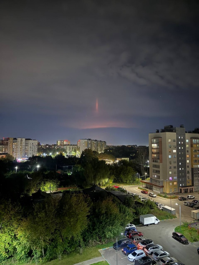 Яркое свечение в небе над Нижним Новгородом напугало людей ночью 20 сентября  - фото 1