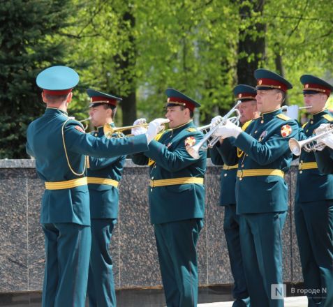 Без парада и салюта: как прошел День Победы в Нижнем Новгороде — фоторепортаж - фото 154