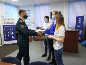 Георгиевские ленточки передали нижегородским ветеранам