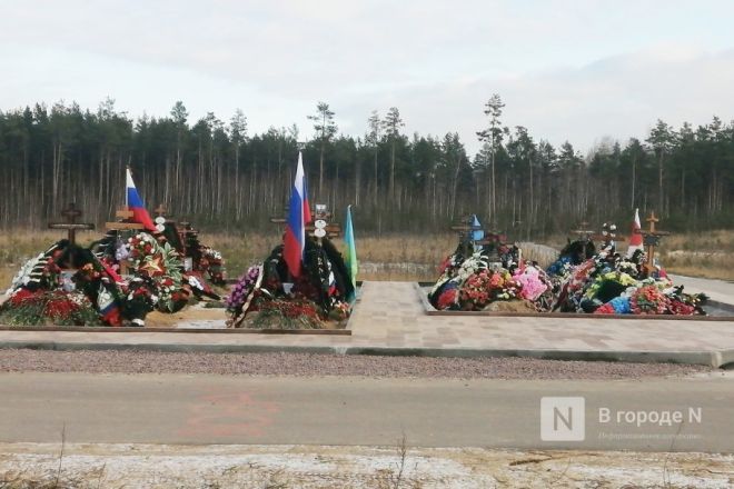 &laquo;Аллея славы&raquo; в память о погибших в СВО появилась на Новосормовском кладбище - фото 3