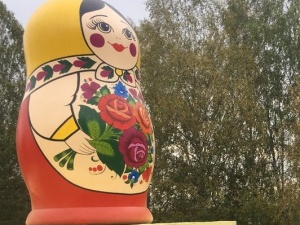 Расписные матрешки украсили улицу Заводскую в Семенове