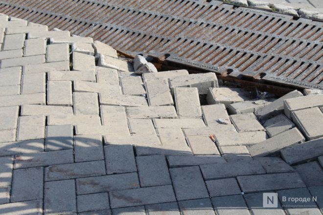Брусчатка снова разрушается в центре Нижнего Новгорода - фото 13