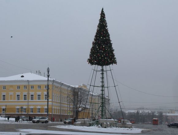 Праздники закончились: в Нижнем Новгороде демонтируют новогоднее оформление - фото 3