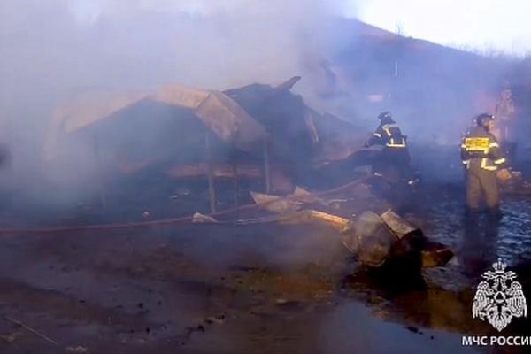 Четыре дома пострадали из-за мощного пожара в Нижнем Новгороде