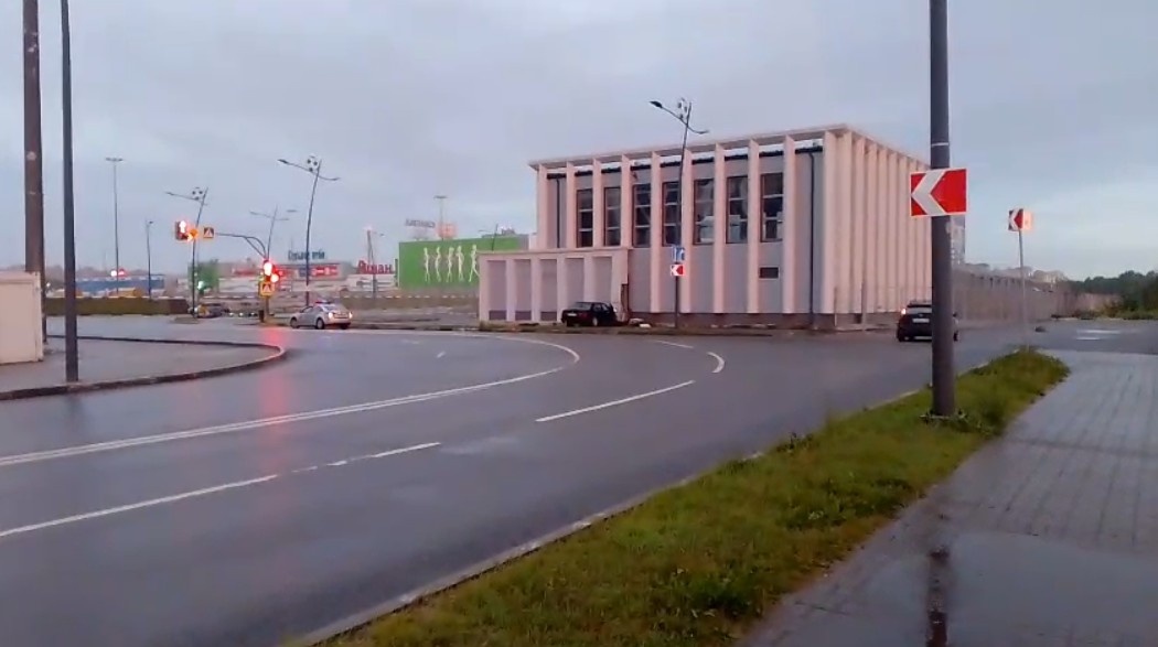 ДТП с легковушкой случилось около стадиона в Нижнем Новгороде: есть пострадавшие - фото 1