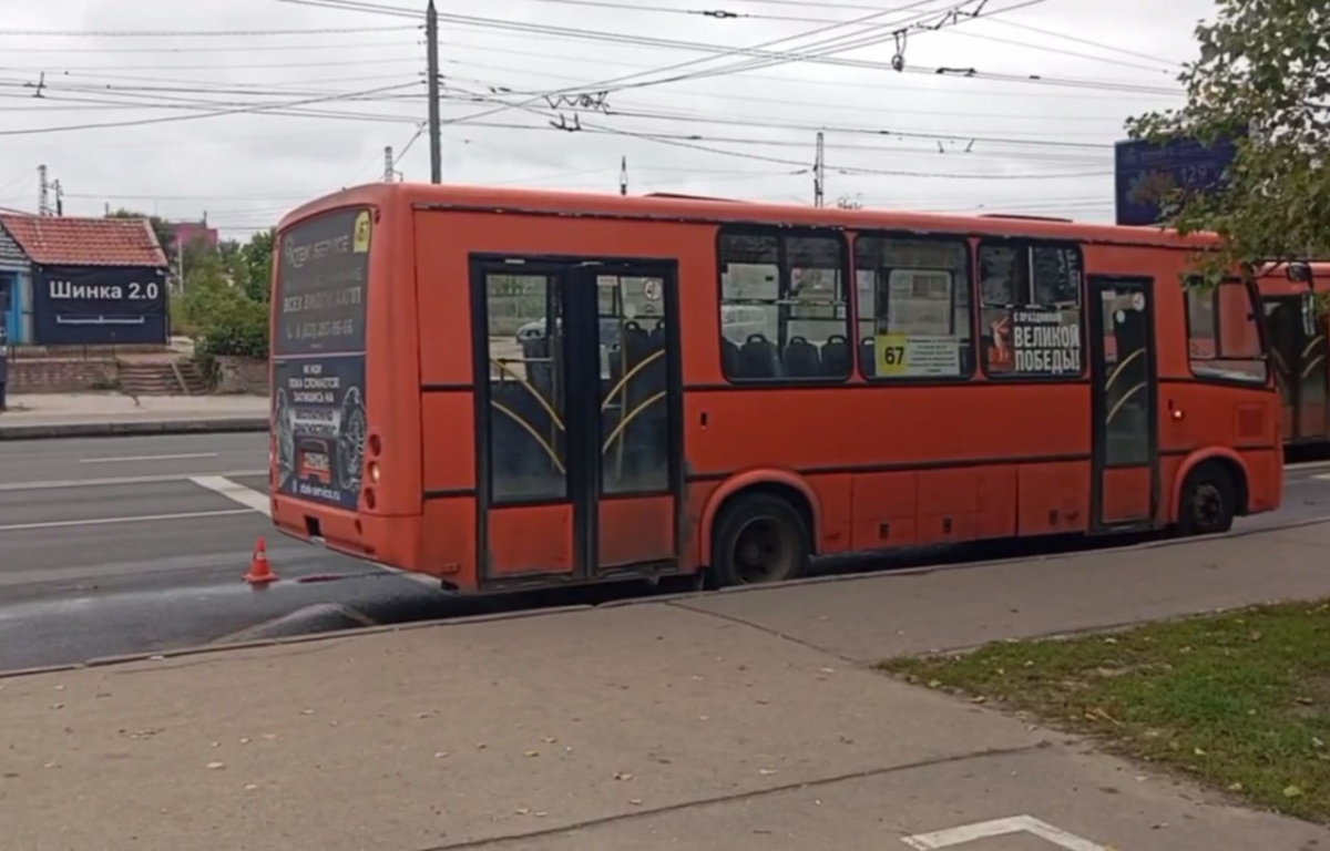 Женщина сломала руку в автобусе в Нижнем Новгороде - фото 1
