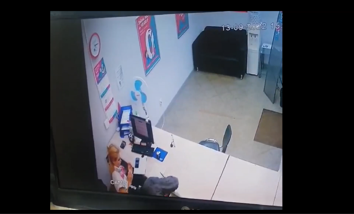 Мужчина с ножом пытался ограбить кредитную организацию в Нижнем Новгороде - фото 1