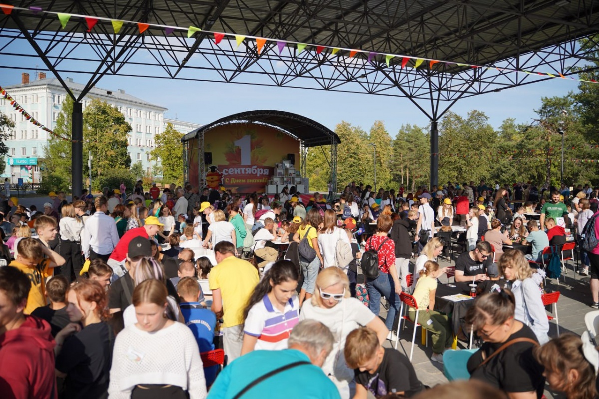 Более 500 школьников поиграли в настольные игры на фестивале в Дзержинске 1 сентября   - фото 1