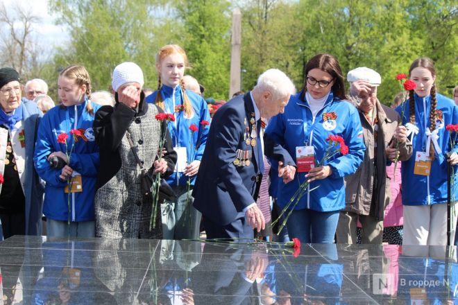 Без парада и салюта: как прошел День Победы в Нижнем Новгороде — фоторепортаж - фото 179