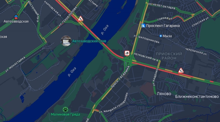 Пробка образовалась на Мызинском мосту из-за ДТП - фото 1