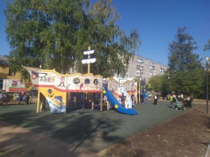 Детскую площадку в виде корабля установили в Сормове