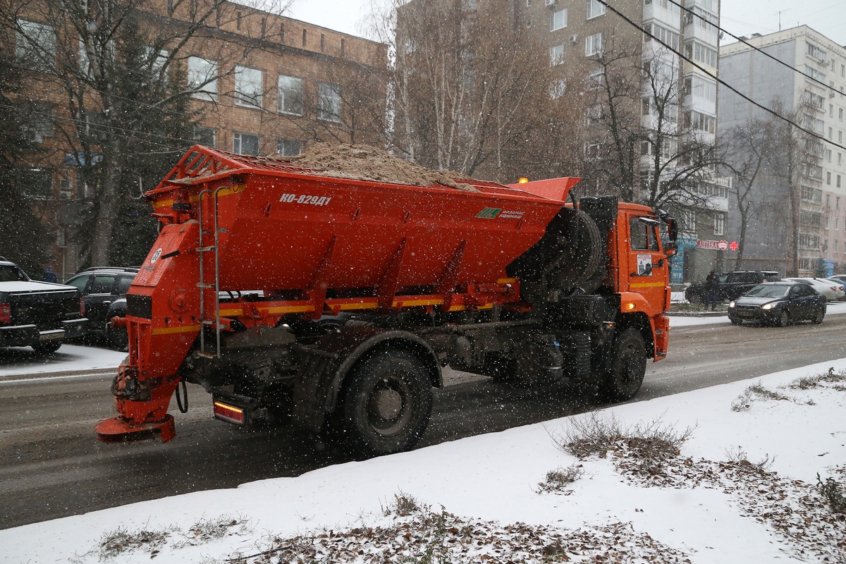 Работа по борьбе с гололедицей усилена в Нижнем Новгороде - фото 1