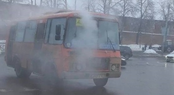 Маршрутка загорелась во время движения в Нижнем Новгороде - фото 1