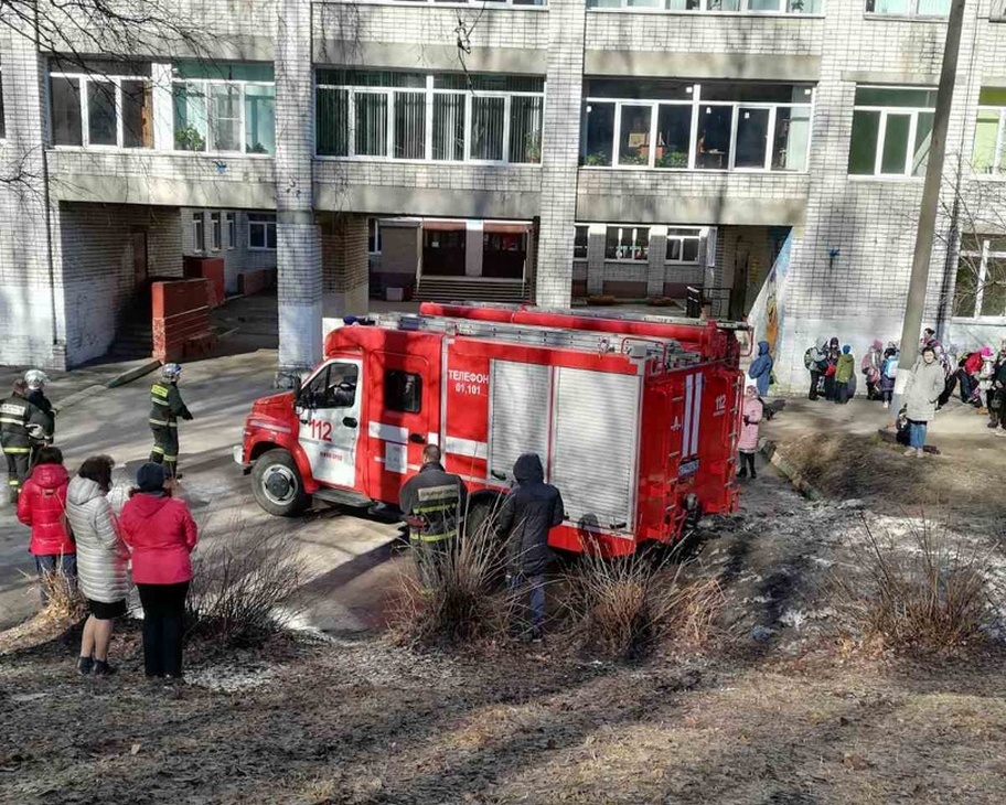 Несколько школ эвакуировали в Нижнем Новгороде утром 20 апреля - фото 1