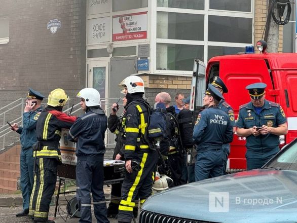 Опубликованы фото с места мощного пожара на Большой Покровской - фото 3