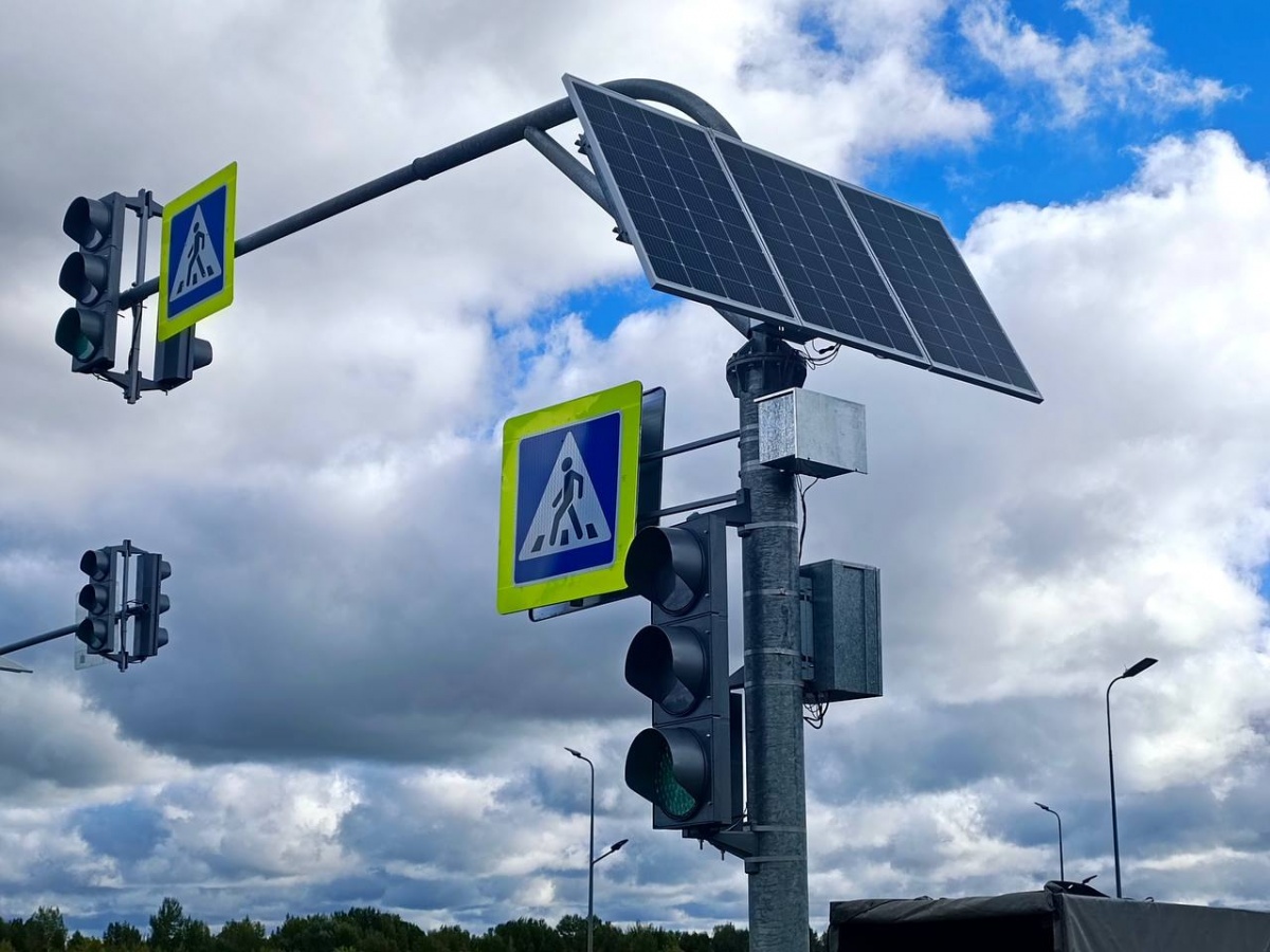 Первый светофор на солнечных батареях установили в Нижнем Новгороде 