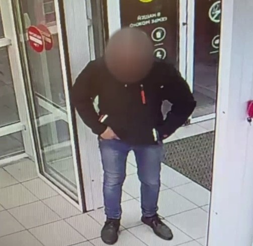 Бомж с пистолетом напал на супермаркет в Нижнем Новгороде - фото 1