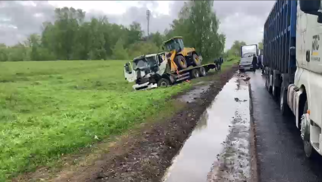 Серьезное ДТП с эвакуатором случилось в Нижегородской области - фото 1