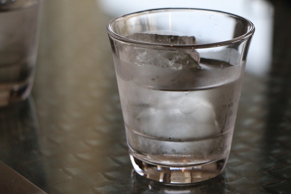 5 случаев, когда врачи категорически запрещают пить воду - фото 2