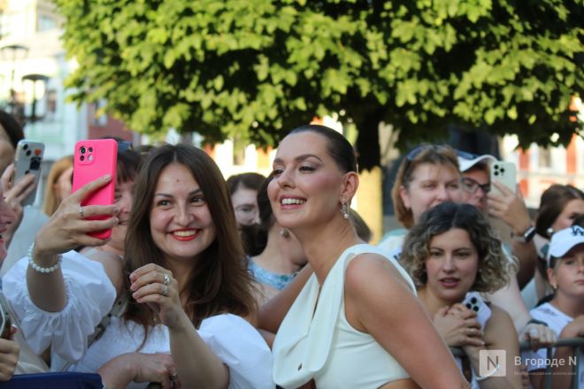 Знаменитости здесь: фоторепортаж с открытия &laquo;Горький fest&raquo; в Нижнем Новгороде - фото 24