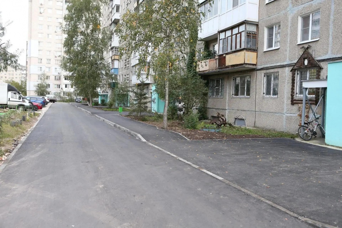 Работы по благоустройству дворов завершаются в Дзержинске - фото 1