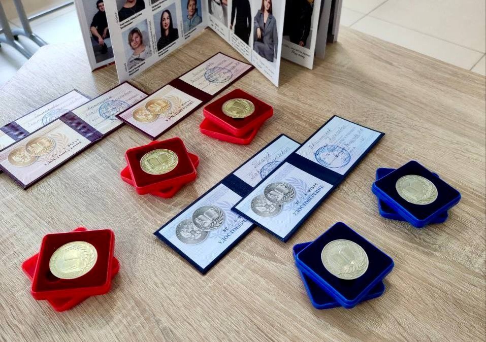 Три нижегородских школьника получили по 200 баллов на ЕГЭ по двум предметам - фото 1