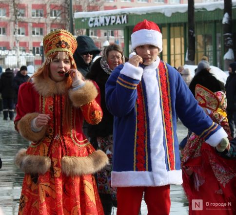 С блинами и в сугробах: как прошла Масленица в Нижнем Новгороде — фоторепортаж - фото 103