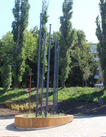 Клумбы-лодки отремонтировали на Аллее Дружбы в Нижнем Новгороде - фото 7