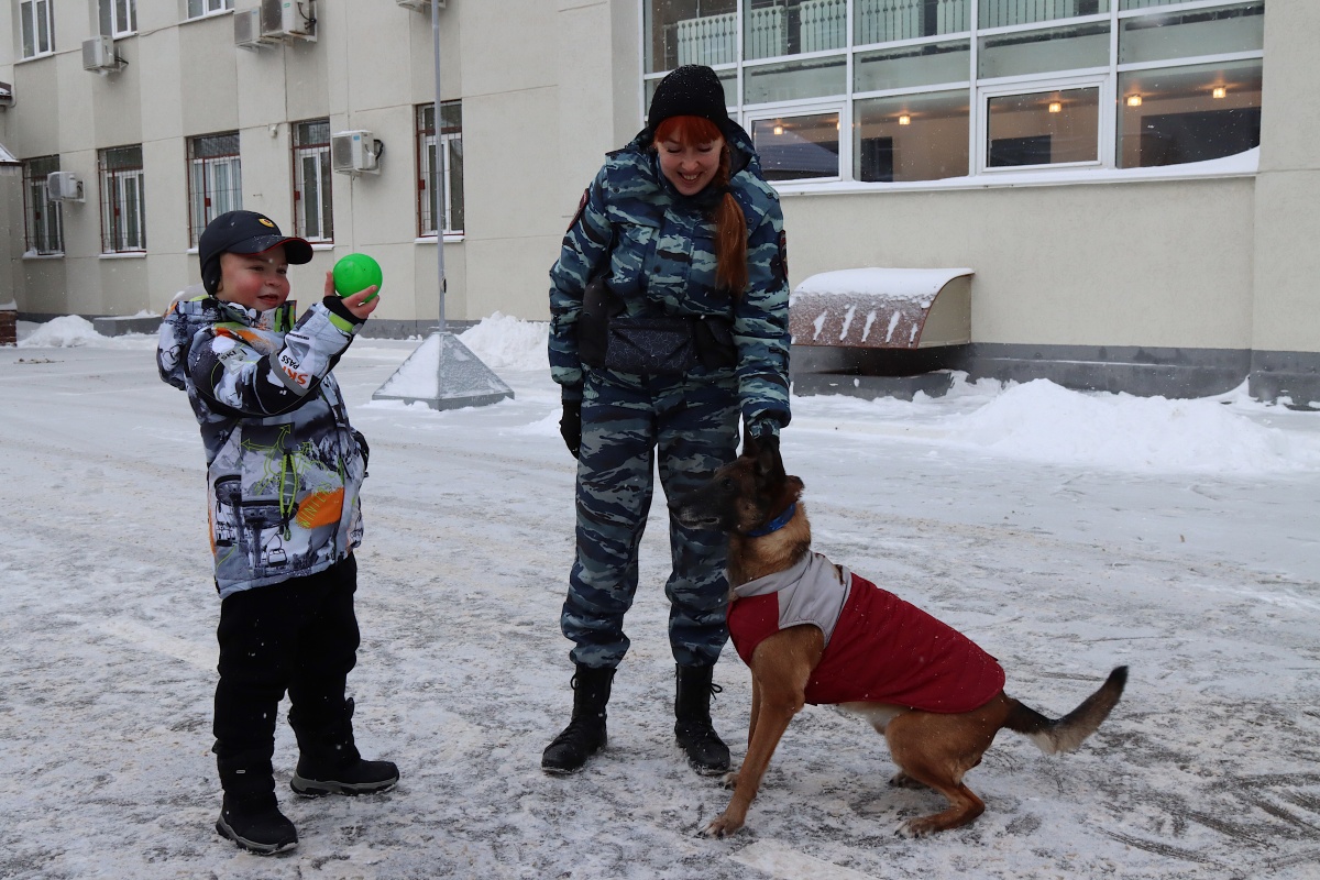Восьмилетний мальчик на один день стал нижегородским полицейским - фото 1